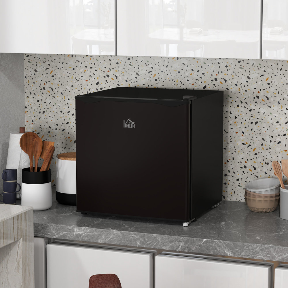 HOMCOM 35L Mini Freezer, -24℃ to -14℃ Temperature - Black