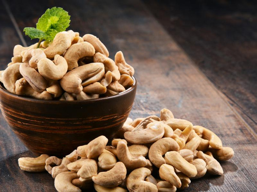 Młyn Kopytowa Cashew Nuts Whole 500g Best Before 30.09.26