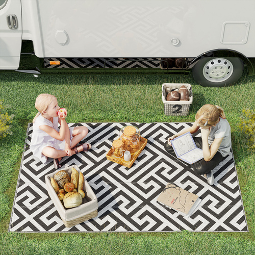 Outsunny Outdoor Rug Reversible Mat Plastic Straw Rug Portable RV Camping Mat for Garden Deck Picnic Indoor, 121 x 182 cm (4 x 6 ft), Black & White