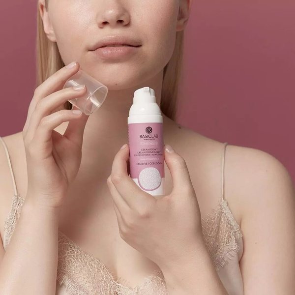 BasicLab Ceramidowy Lekki Krem Regenerujący z 5% Probiotykiem i 3% Pantenolem dla każdego Rodzaju Skóry na Dzień i na Noc 50ml