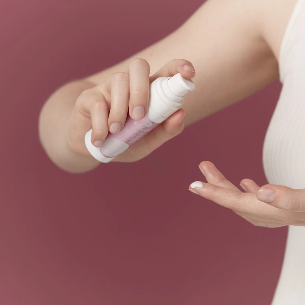 BasicLab Serum Regenerujące Strukturę Skóry z 1% Ceramidami i Kompleksem Peptydów 5% Sprężystość i Odbudowa dla Skóry Suchej i Bardzo Suchej na Dzień i Noc 30ml