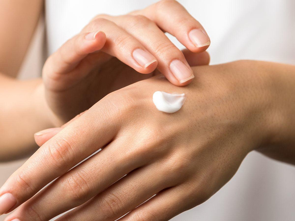 Green Pharmacy Nawilżający i Ochronny Krem Do Rąk i Paznokci z Jaskółczym Zielem 100ml